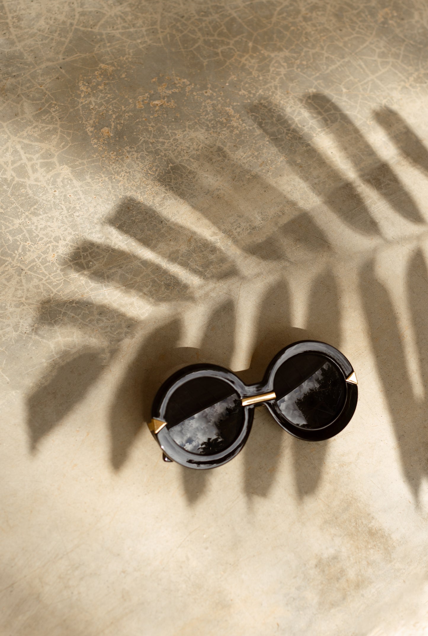 ISLAND GIRL - Chiquita Sunglasses (Black) - Round Oversize- UV400 Protection - Waterproof Pouch